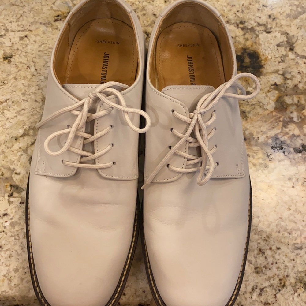 Johnston and murphy white bucks size 9m